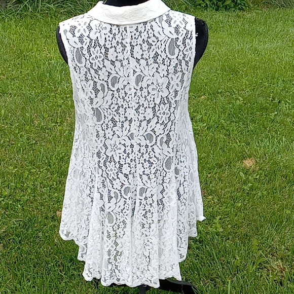 Lacy Button Down❤️ - Picture 4 of 6